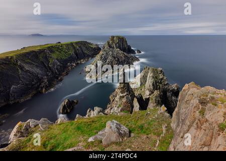 Malin Head, Irlands nördlichster Punkt, bietet atemberaubende Landschaften und dramatische Klippen und wurde in mehreren Filmen und TV-Shows gezeigt, darunter Sta Stockfoto