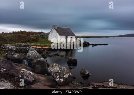 Screebe Fisherman's Hut ist eine kleine, traditionelle Fischerhütte am Wild Atlantic Way in Connemara, Irland. Stockfoto