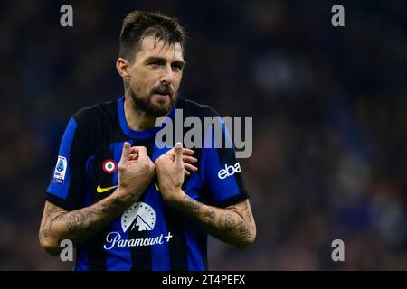 Francesco Acerbi vom FC Internazionale reagiert während des Fußballspiels Serie A zwischen dem FC Internazionale und AS Roma. Stockfoto