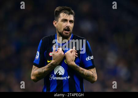 Francesco Acerbi vom FC Internazionale reagiert während des Fußballspiels Serie A zwischen dem FC Internazionale und AS Roma. Stockfoto