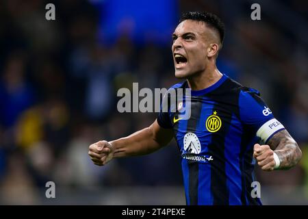 Lautaro Martinez vom FC Internazionale feiert den Sieg am Ende des Fußballspiels der Serie A zwischen dem FC Internazionale und AS Roma. Stockfoto