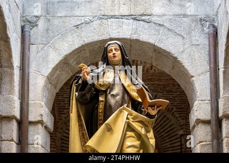 Avila, Spanien, 08.10.21. Skulptur „Saint Teresa“ von Gregorio Fernandez im Museum und Haus von Santa Teresa von Avila. Stockfoto