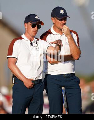 Aktenfoto vom 30 20.09.2023 von Team Europe Captain Luke Donald und Justin Rose. Justin Rose hat sich von der Nachfolge von Luke Donald als Ryder Cup-Kapitän ausgeschlossen und will 2025 wieder für seinen Engländer spielen. Ausgabedatum: Mittwoch, 1. November 2023. Stockfoto