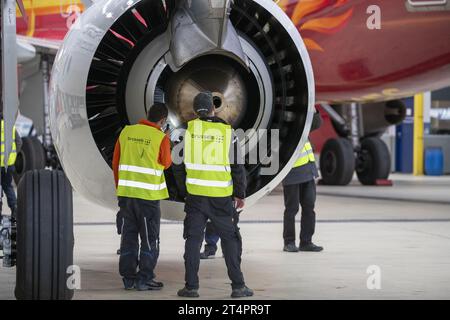 Zaventem, Belgien. November 2023. Die Abbildung zeigt die offizielle Einweihung des neuen Airbus A320 Neo von Brussels Airlines am Mittwoch, den 1. November 2023, in Zaventem. BELGA FOTO NICOLAS MAETERLINCK Credit: Belga News Agency/Alamy Live News Stockfoto