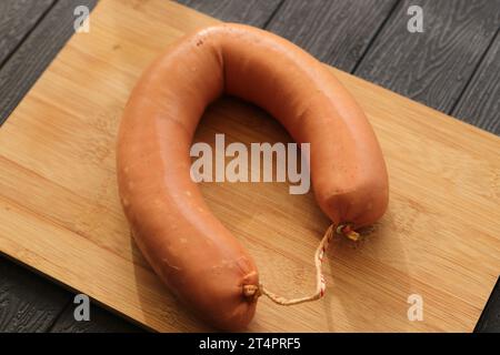 Ein Ring Lyon-Wurst vom Grill Stockfoto