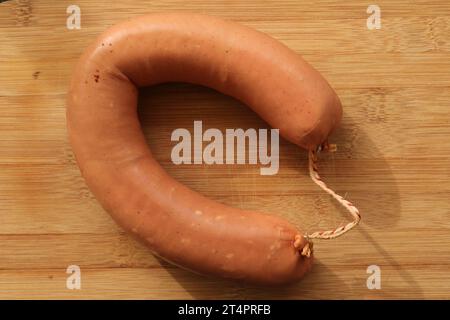 Ein Ring Lyon-Wurst vom Grill Stockfoto