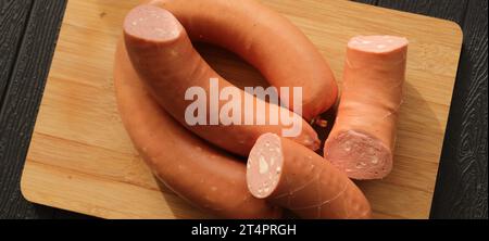 Ein Ring Lyon-Wurst vom Grill Stockfoto