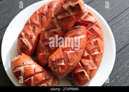 Ein Ring Lyon-Wurst vom Grill Stockfoto