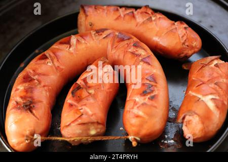 Ein Ring Lyon-Wurst vom Grill Stockfoto