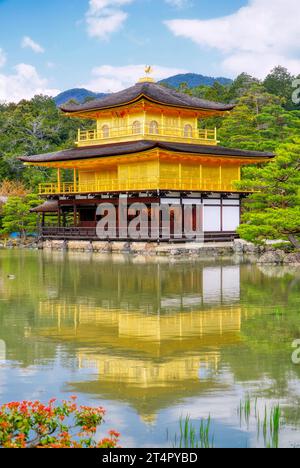 Die atemberaubende Schönheit des Goldenen Pavillons Stockfoto