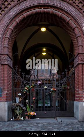 Solidarität mit Israel Deutschland, Berlin, 12.10.2023, Kerzen und Blumen, Solidarität mit Israel und der jüdischen Gemeinde, Synagoge Rykestraße, Â *** Solidarität mit Israel Deutschland, Berlin, 12 10 2023, Kerzen und Blumen, Solidarität mit Israel und der jüdischen Gemeinde, Rykestraße Synagoge, Â Stockfoto