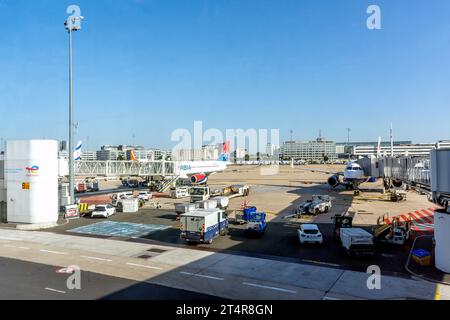 Terminal 2 Luftseite, Flughafen Paris Charles de Gaulle (Aéroport de Paris-Charles-de-Gaulle), Roissy-en-France, Île-de-France, Frankreich Stockfoto