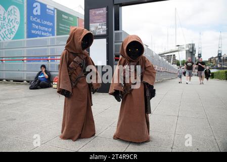 Zwei Kinder verkleidet als Jawas bei Star Wars Celebration Stockfoto