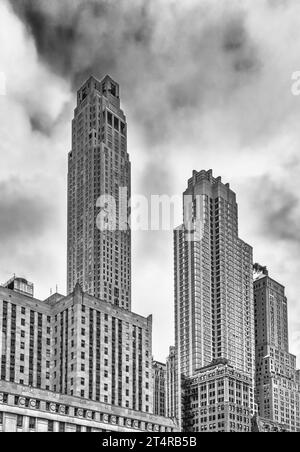 New York City, USA, 16. Januar 2018, Blick auf den oberen Teil des Barclay Tower-Glenwood-Gebäudes und das Four Seasons Hotel-Gebäude in der Tribeca ne Stockfoto