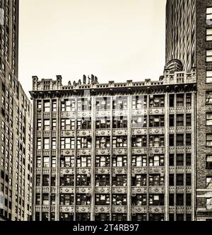 New York City, USA, 16. Januar 2018, oberer Teil eines alten Gebäudes in Manhattan Stockfoto