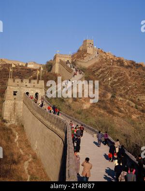 China. Peking. Die Chinesische Mauer mit Touristen. Stockfoto