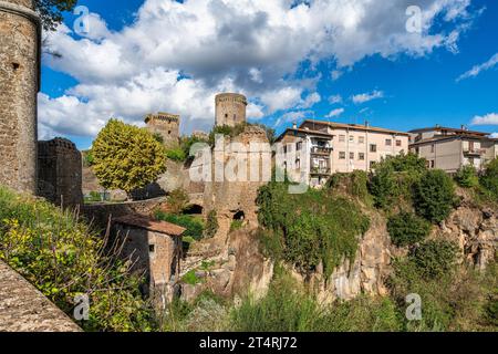 Malerische Sehenswürdigkeit in Nepi, einem wunderschönen Dorf in der Provinz Viterbo, Latium, Italien. Stockfoto