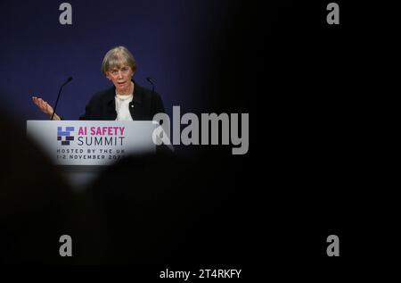 Angela McLean, Chief Scientific Adviser der britischen Regierung, spricht während des KI-Sicherheitsgipfels, des ersten globalen Gipfels zur sicheren Nutzung künstlicher Intelligenz, im Bletchley Park in Milton Keynes, Buckinghamshire. Bilddatum: Mittwoch, 1. November 2023. Stockfoto