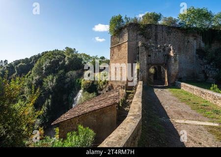 Malerische Sehenswürdigkeit in Nepi, einem wunderschönen Dorf in der Provinz Viterbo, Latium, Italien. Stockfoto