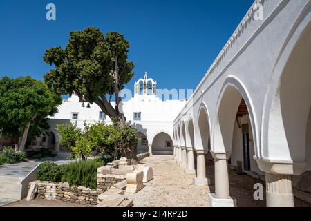 Innenhof von Panagia Ekatontapiliani in Paros Stockfoto