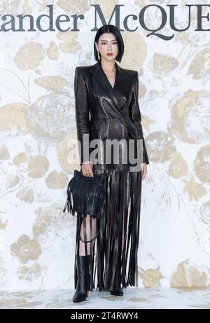 Seoul, Südkorea. November 2023. Die japanische Schauspielerin und Model Ayaka Miyoshi nimmt am 1. November 2023 am Alexander McQueen Photocall Event in Seoul Teil. (Foto: Lee Young-HO/SIPA USA) Credit: SIPA USA/Alamy Live News Stockfoto