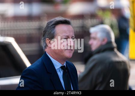 David Cameron, ehemaliger Premierminister von Tory, kommt zum Begräbnisdienst für den ermordeten Parlamentsabgeordneten Sir David Amess in der Westminster Cathedral, London, Großbritannien Stockfoto