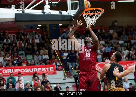 1. November 2023: JORDAN SAKHO Demokratische Republik Kongo Spieler aus Ucam Murcia CB, Murcia Region Murcia, UCAM MURCIA CB vs IGOKEA:TEL Basketball Champions League MURCIA Sports Palace, Region Murcia, 01. November 2023 Stockfoto