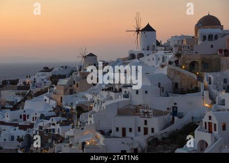 Goldener Spätnachmittag in Oia, Santorin, Griechenland Stockfoto