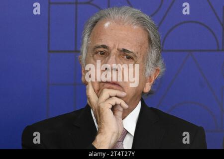 DF - BRASILIA - 01/11/2023 - BRASILIA, LULA UNTERZEICHNET ERLASS FÜR GLO IN HÄFEN UND FLUGHÄFEN VON SAO PAULO UND RIO DE JANEIRO - VERTEIDIGUNGSMINISTER JOSE MUCIO, im Rahmen einer Zeremonie zur Unterzeichnung eines Dekrets für GLO in Häfen und Flughäfen in Sao Paulo und Rio de Janeiro fand am Mittwoch, 1. November, statt. Foto: Mateus Bonomi/AGIF Stockfoto