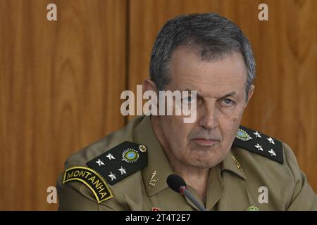 DF - BRASILIA - 01/11/2023 - BRASILIA, LULA UNTERZEICHNET DEKRET FÜR GLO IN HÄFEN UND FLUGHÄFEN VON SAO PAULO UND RIO DE JANEIRO - Generalbefehlshaber der Armee, General Tomas Paiva, im Rahmen einer Zeremonie zur Unterzeichnung eines Dekrets für GLO in Häfen und Flughäfen von Sao Paulo und Rio de Janeiro fand am Mittwoch, 1. November, statt. Foto: Mateus Bonomi/AGIF Stockfoto