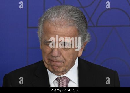 DF - BRASILIA - 01/11/2023 - BRASILIA, LULA UNTERZEICHNET ERLASS FÜR GLO IN HÄFEN UND FLUGHÄFEN VON SAO PAULO UND RIO DE JANEIRO - VERTEIDIGUNGSMINISTER JOSE MUCIO, im Rahmen einer Zeremonie zur Unterzeichnung eines Dekrets für GLO in Häfen und Flughäfen in Sao Paulo und Rio de Janeiro fand am Mittwoch, 1. November, statt. Foto: Mateus Bonomi/AGIF (Foto: Mateus Bonomi/AGIF/SIPA USA) Stockfoto