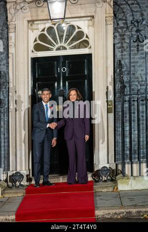 London, Großbritannien. November 2023. US-Vizepräsidentin Kamala Harris und Premierminister Rishi Sunak treffen sich in der Downing Street, Vizepräsident Harris besucht Großbritannien, um eine wichtige politische Rede über künstliche Intelligenz (KI) zu halten und am KI-Sicherheitsgipfel 2023 teilzunehmen. Credit: Ian Davidson/Alamy Live News Stockfoto