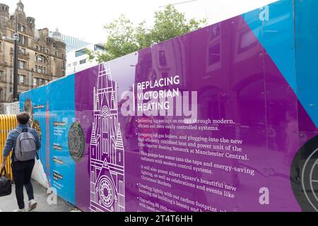 Manchester Stadtzentrum und Horten am Albert Square rund um das Rathaus von Manchester Renovierung und Restaurierung Bauarbeiten, Manchester, England, 2023 Stockfoto