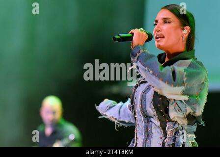 Barcelona, Spanien. Oktober 2023. Die Sängerin Jenifer Yésica Martínez Fernández mit Künstlername India Martinez tritt live beim Konzert des Radiosenders Cadena Dial Unicxs Barcelona auf. (Foto: Ramon Costa/SOPA Images/SIPA USA) Credit: SIPA USA/Alamy Live News Stockfoto