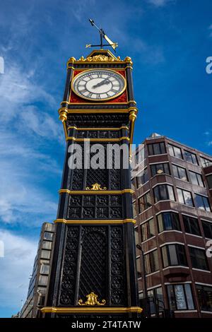 Little Ben London. Little Ben ist ein gusseiserner Miniaturuhrturm, der dem Big Ben Tower am britischen Parlamentsgebäude nachempfunden ist. Installiert in 1892. Stockfoto