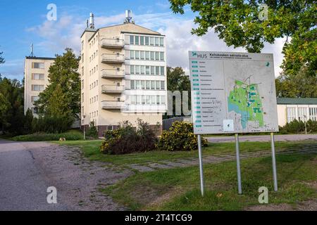 Kellokosken sairaala-alue-Schild und ehemalige Gebäude der psychiatrischen Klinik in Kellokoski Bezirk von Tuusula, Finnland Stockfoto