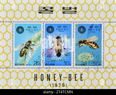 Souvenirbogen mit stornierten Briefmarken, gedruckt von Nordkorea, die Honey Bee zeigen, um 1979. Stockfoto