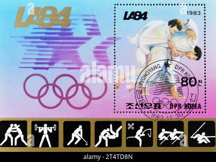 Souvenirbogen mit stornierter Briefmarke von Nordkorea, die Judo, Olympische Sommerspiele 1984 - Los Angeles, um 1983 zeigt. Stockfoto