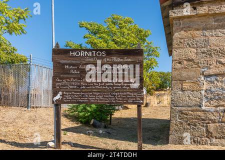 Unterschreiben Sie im historischen Hornitos Gefängnis um 1849, Hornitos, Kalifornien. Das Gebäude beherbergt heute ein Gefängnismuseum. Stockfoto