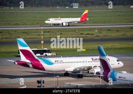 Flughafen Düsseldorf, Iberia Airbus A320neo beim Landeanflug, Luftverkehr DUS *** Flughafen Düsseldorf, Iberia Airbus A320neo beim Anflug, Flugverkehr DUS Credit: Imago/Alamy Live News Stockfoto