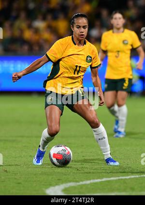 Perth, Australien. November 2023. Mary Fowler von der australischen Frauenfußballmannschaft wird 2024 beim Spiel der AFC Women's Soccer Olympic Qualifying Round 2 Group A zwischen Australien und Chinesisch Taipei im Perth Rectangular Stadium gesehen. Endpunktzahl Australien 3:0 Chinesisch Taipeh. Quelle: SOPA Images Limited/Alamy Live News Stockfoto