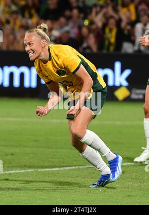 Perth, Australien. November 2023. Tameka Yallop von der australischen Frauenfußballmannschaft reagiert auf das Spiel der AFC Women's Soccer Olympic Qualifying Round 2 Group 2024 zwischen Australien und Chinesisch Taipei im Perth Rectangular Stadium. Endpunktzahl Australien 3:0 Chinesisch Taipeh. Quelle: SOPA Images Limited/Alamy Live News Stockfoto