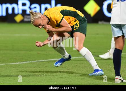 Perth, Australien. November 2023. Tameka Yallop von der australischen Frauenfußballmannschaft reagiert auf das Spiel der AFC Women's Soccer Olympic Qualifying Round 2 Group 2024 zwischen Australien und Chinesisch Taipei im Perth Rectangular Stadium. Endpunktzahl Australien 3:0 Chinesisch Taipeh. (Foto: Luis Veniegra/SOPA Images/SIPA USA) Credit: SIPA USA/Alamy Live News Stockfoto