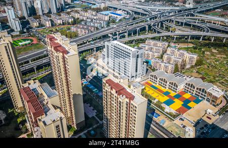 HEFEI, CHINA - 1. NOVEMBER 2023 - Foto vom 1. November 2023 zeigt das abgeschlossene Wohnprojekt in Hefei, Provinz Anhui, China. Stockfoto