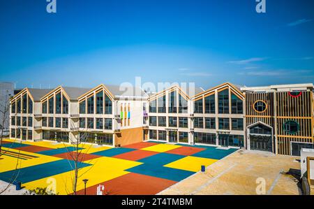 HEFEI, CHINA - 1. NOVEMBER 2023 - ein Luftbild zeigt einen Kindergarten in einem Umsiedlungsprojekt in Hefei, Provinz Anhui, China, 1. November 2023. Stockfoto