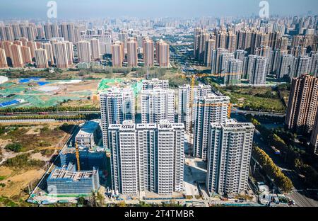 HEFEI, CHINA - 1. NOVEMBER 2023 - ein Luftbild zeigt ein Neuansiedlungs-Wohnungsprojekt in Hefei, Provinz Anhui, China Stockfoto