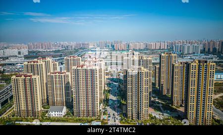 HEFEI, CHINA - 1. NOVEMBER 2023 - Foto vom 1. November 2023 zeigt das abgeschlossene Wohnprojekt in Hefei, Provinz Anhui, China. Stockfoto