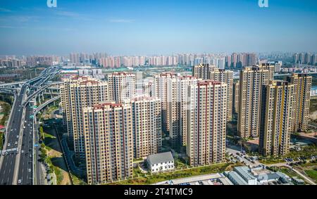 HEFEI, CHINA - 1. NOVEMBER 2023 - Foto vom 1. November 2023 zeigt das abgeschlossene Wohnprojekt in Hefei, Provinz Anhui, China. Stockfoto