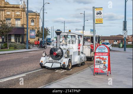 Das Bild macht Spaß im englischen Ferienort Great Yarmouth mit dem reizenden Puffing Billy Touristenzug Stockfoto