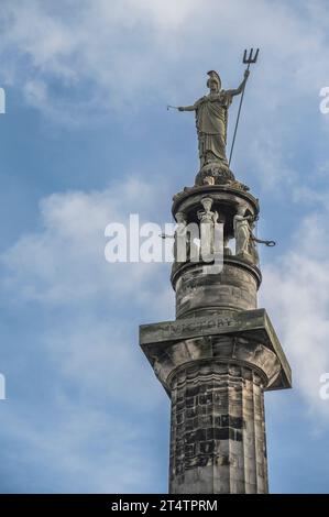 Das Bild zeigt die 41 Meter hohe Admiral Lord Nelson Britannia Monument Memorial Säule. Stockfoto